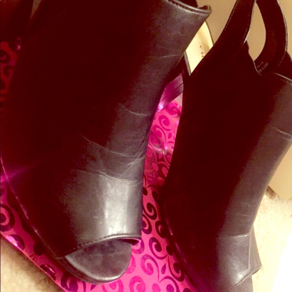 Black leather winter mule